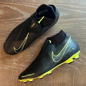 NIKE PhantomVSN Cleats